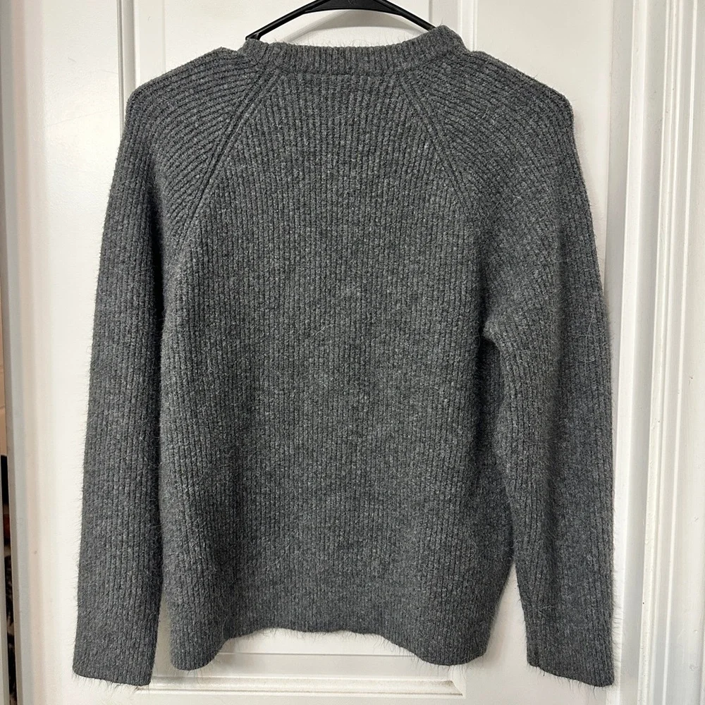 Uniqlo Kids Charcoal Crewneck Sweater - Picture 2 of 4